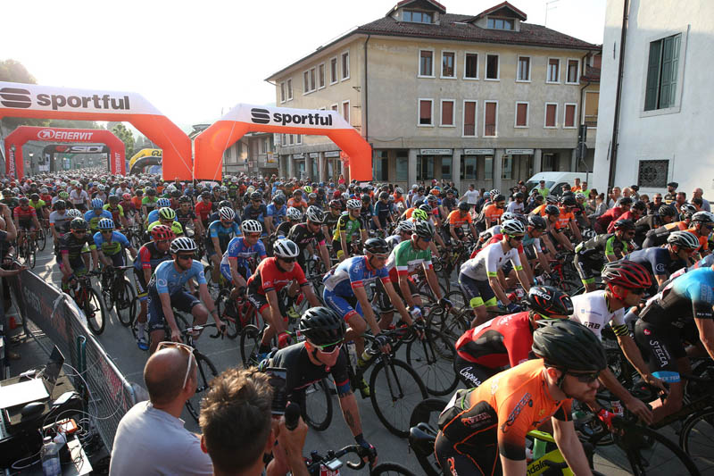 La partenza - Sportful Dolomiti Race - Granfondo ciclistica Feltre