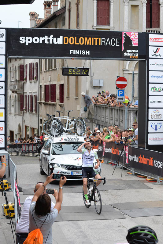 Arrivo della gara lunga uomini - Sportful Dolomiti Race - Granfondo ciclistica Feltre